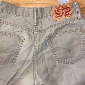 Levi’s slim (511) khaki pants 32x32